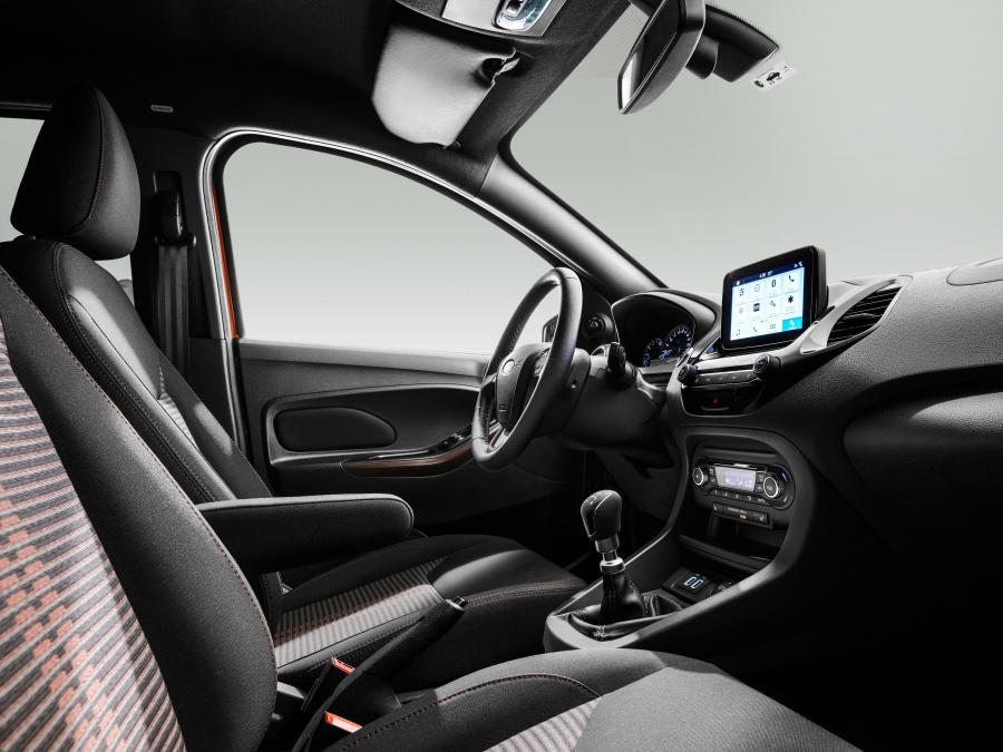 Интерьер Ford Ka+ Active 2018 года  (WW) (фото 8 из 19)